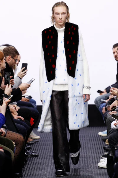 Look 10